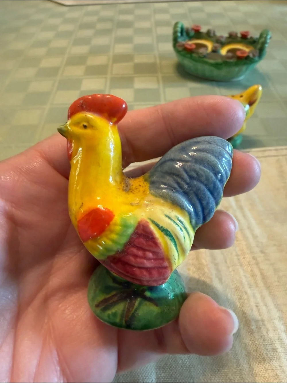Vtg Ceramic Rooster & Hen Salt & Pepper Shakers Set w/Nest Basket MCM Farmhouse